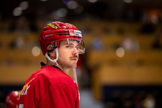 Modos Sam Vigneault värmer upp