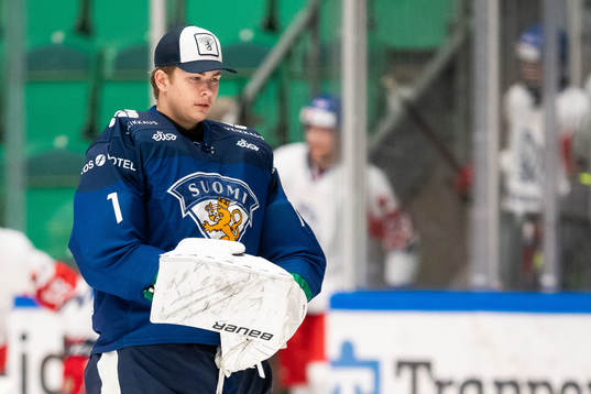Goalkeeper Max Lundgren of Finland