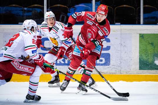 Moras Måns Carlsson och Modos David Bernhardt