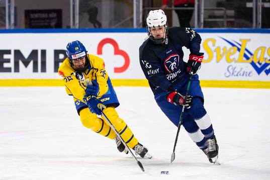 Hanna Olsson of Sweden and Gwendoline Gendarme of France