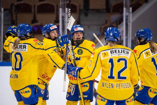 Michelle Löwenhielm of Sweden celebrate with teammates