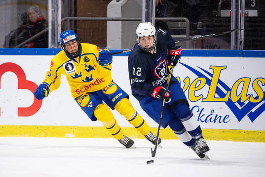 Anna Kjellbin of Sweden and Estelle Duvin of France