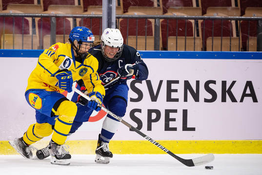 Mina Waxin of Sweden and Morgane Rihet of France
