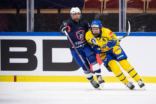Athena Locatelli of France and Josefin Bouveng of Sweden