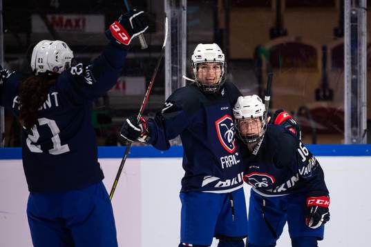 Clara Rozier of France celebrate with teammates