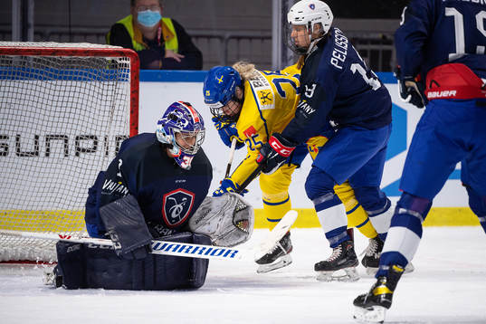 Lina Ljungblom of Sweden and goalkeeper Caroline Baldin of