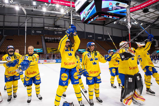 Players of Sweden celebrate