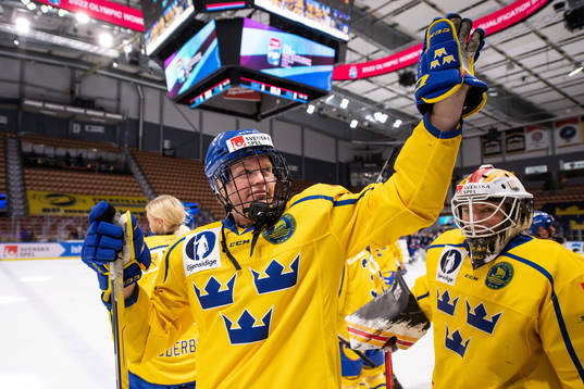 Sara Hjalmarsson of Sweden celebrates
