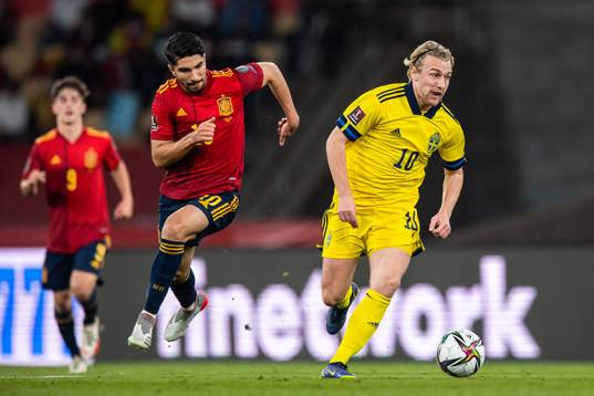 Carlos Soler of Spain and Emil Forsberg of Sweden