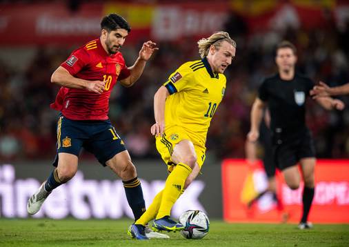 Carlos Soler of Spain and Emil Forsberg of Sweden