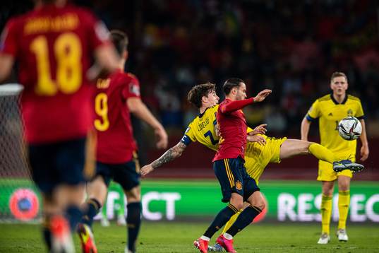 Victor Nilsson Lindelöf of Sweden and Raul de Tomas of