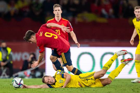 Gavi of Spain and Viktor Claesson of Sweden