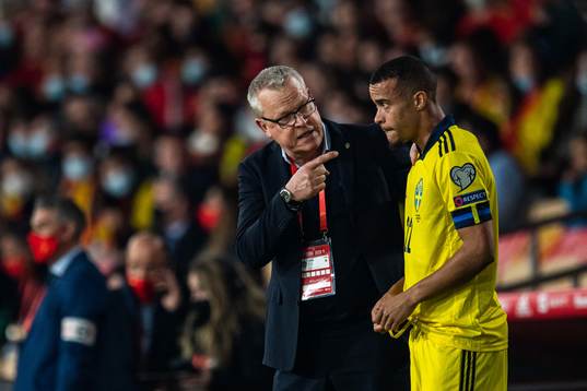 Head coach Janne Andersson and Robin Quaison of Sweden