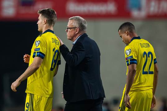 Mattias Svanberg, head coach Janne Andersson and Robin