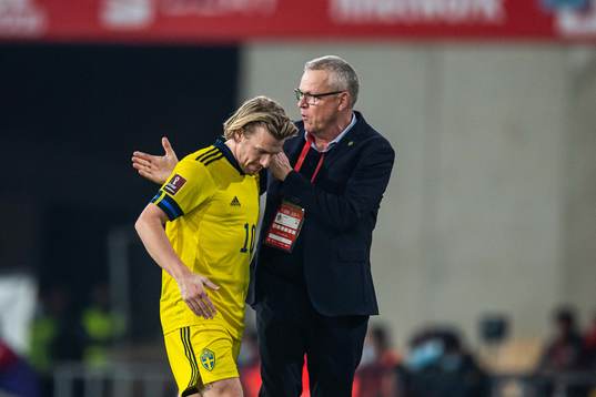 Emil Forsberg and head coach Janne Andersson of Sweden