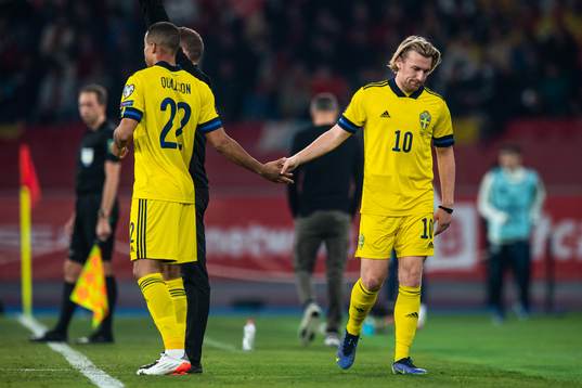 Robin Quaison and Emil Forsberg of Sweden