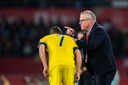 Viktor Claesson and head coach Janne Andersson of Sweden