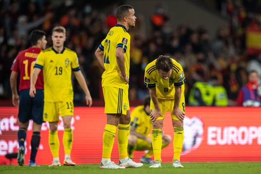 Robin Quaison and Albin Ekdal look dejected