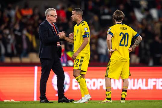 Head coach Janne Andersson and Robin Quaison of Sweden