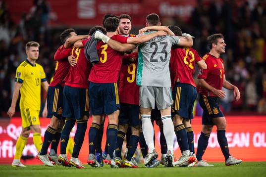 Players of Spain celebrate