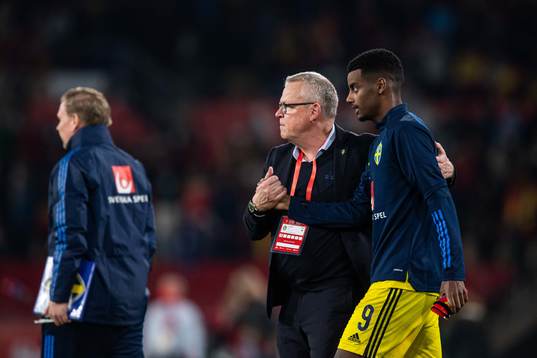 Head coach Janne Andersson and Alexander Isak of Sweden