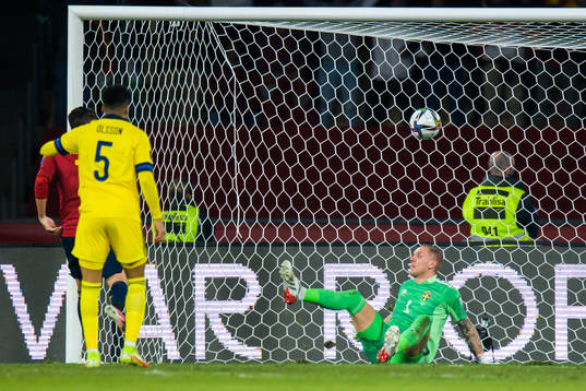 Alvaro Morata of Spain scores 1-0 behind goalkeeper Robin