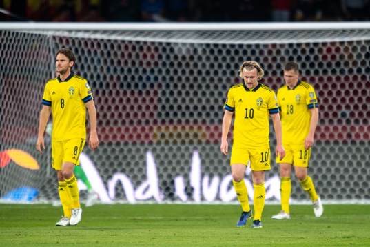 Albin Ekdal and Emil Forsberg of Sweden look dejected