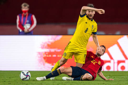 Albin Ekdal of Sweden and Pablo Sarabia of Spain