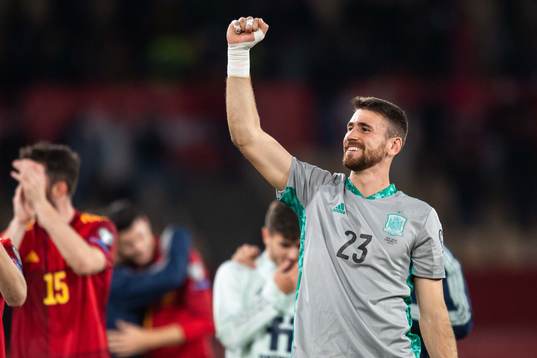 goalkeeper Unai Simon of Spain celebrates