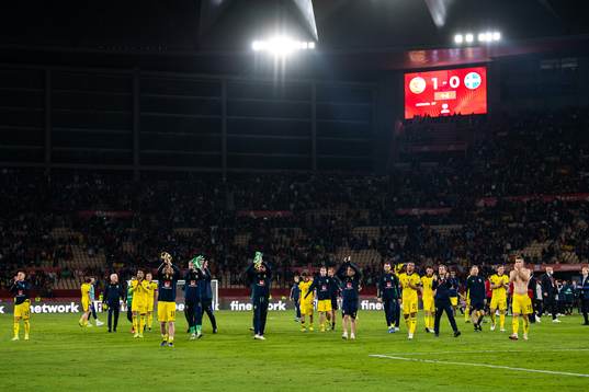 Players of Sweden thank the supporters