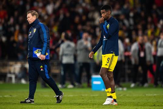 Assistant coach Peter Wettergren and Alexander Isak of