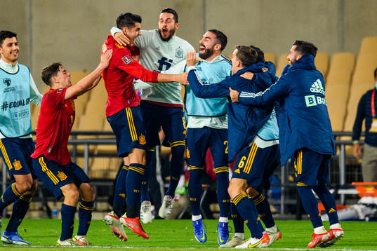 Players of Spain celebrates
