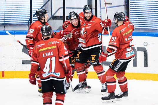 Vita Hästens Marcus Eriksson jublar med lagkamrater