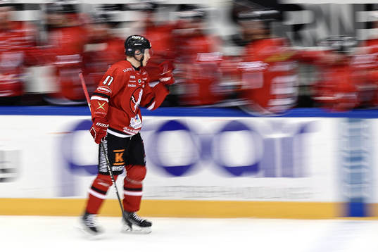 Vita Hästens Alexander Falk jublar