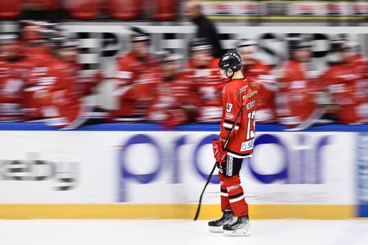 Vita Hästens Fabian Ilestedt jublar