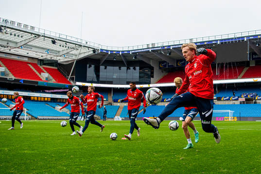 Bläddra bland fler bilder av Football, FIFA World Cup Qualifier, Norway, training