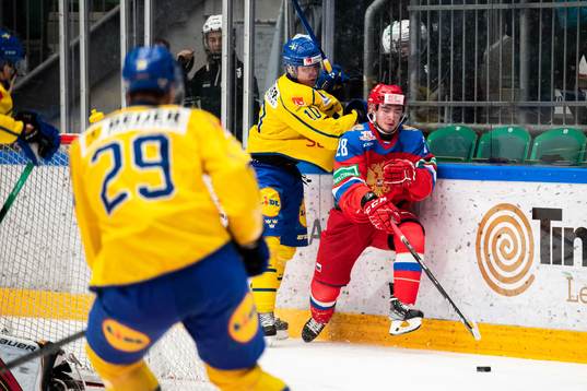 Victor Sjöholm of Sweden and Alexander Pashin of Russia