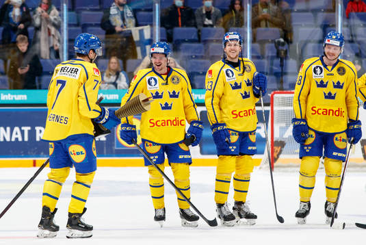 Bläddra bland fler bilder av Ice Hockey, Karjala Tournament, Finland - Sweden