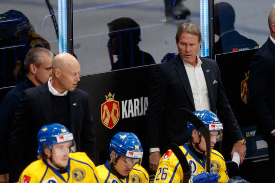 Head coach Johan Karpenlöv of Sweden