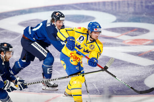 Jesper Olofsson of Sweden and Sami Vatanen of Finland