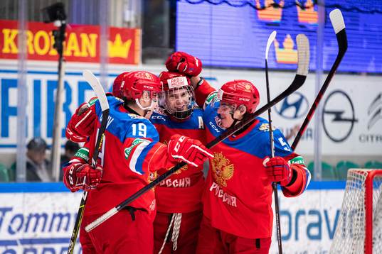 Ivan Miroshnichenko of Russia celebrate with teammates