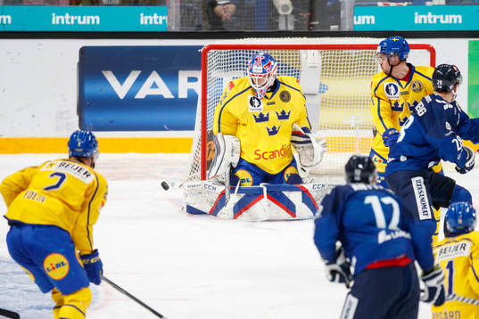 Lars Johansson of Sweden