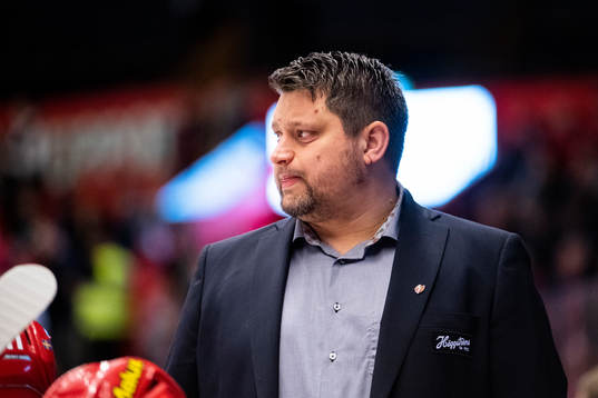 Modos tränare Mattias Karlin