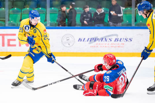 Isak Garfve of Sweden and Kirill Tankov of Russia