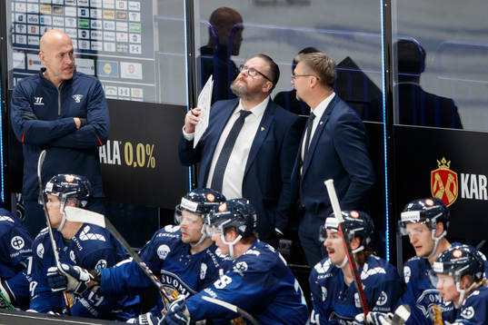 Kari Lehtonen and head coach Jukka Jalonen of Finland