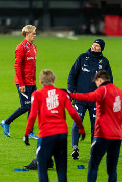 Morten Thorsby and Ståle Solbakken, head coach of the