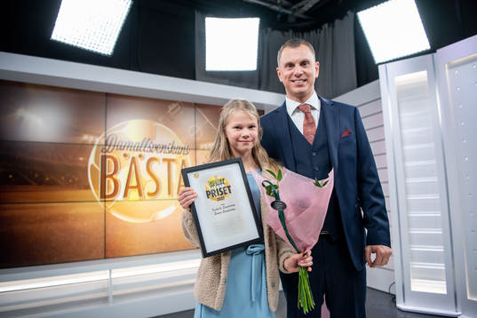 Isabella Sandström och Simon Sandström tar emot