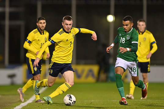 Patrik Wålemark of Sweden and Tyreik Wright of Republic of