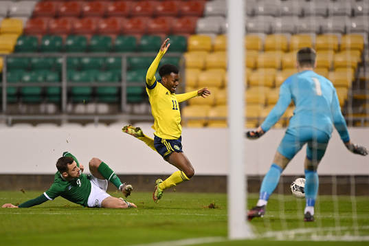 Anthony Elanga of Sweden and Lee O'Connor of Republic of