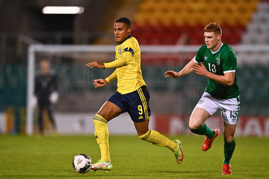 Amin Sarr of Sweden and Jake O'Brien of Republic of Ireland